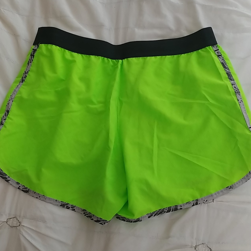 UNDER ARMOUR Running Shorts - Picture 4 of 4